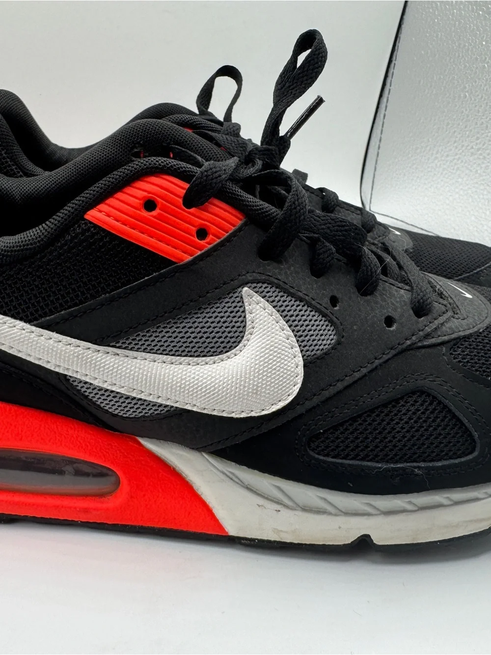 Size 10.5 - Nike Air Max IVO Black Crimson